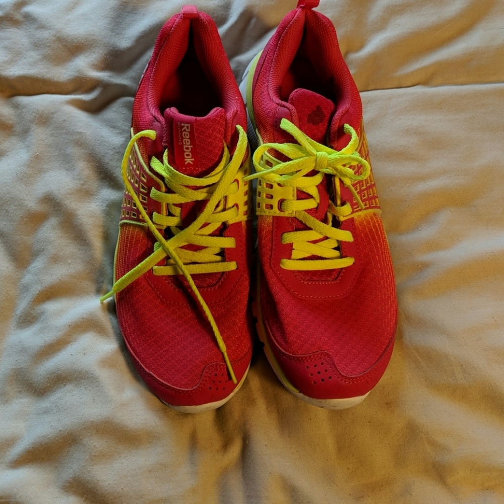 Athletic shoes, barely worn